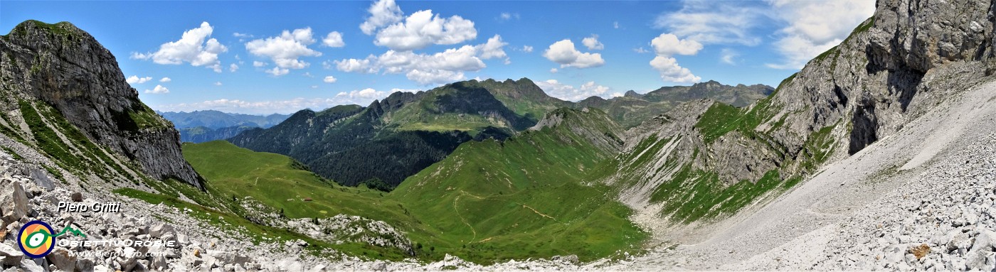 67 Panoramica dalla Bocchetta di Corna Piana .jpg